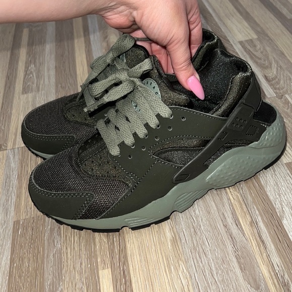 Nike Huarache Sneakers - 4Y -  Sequoia/Dark Stucco - Picture 1 of 13